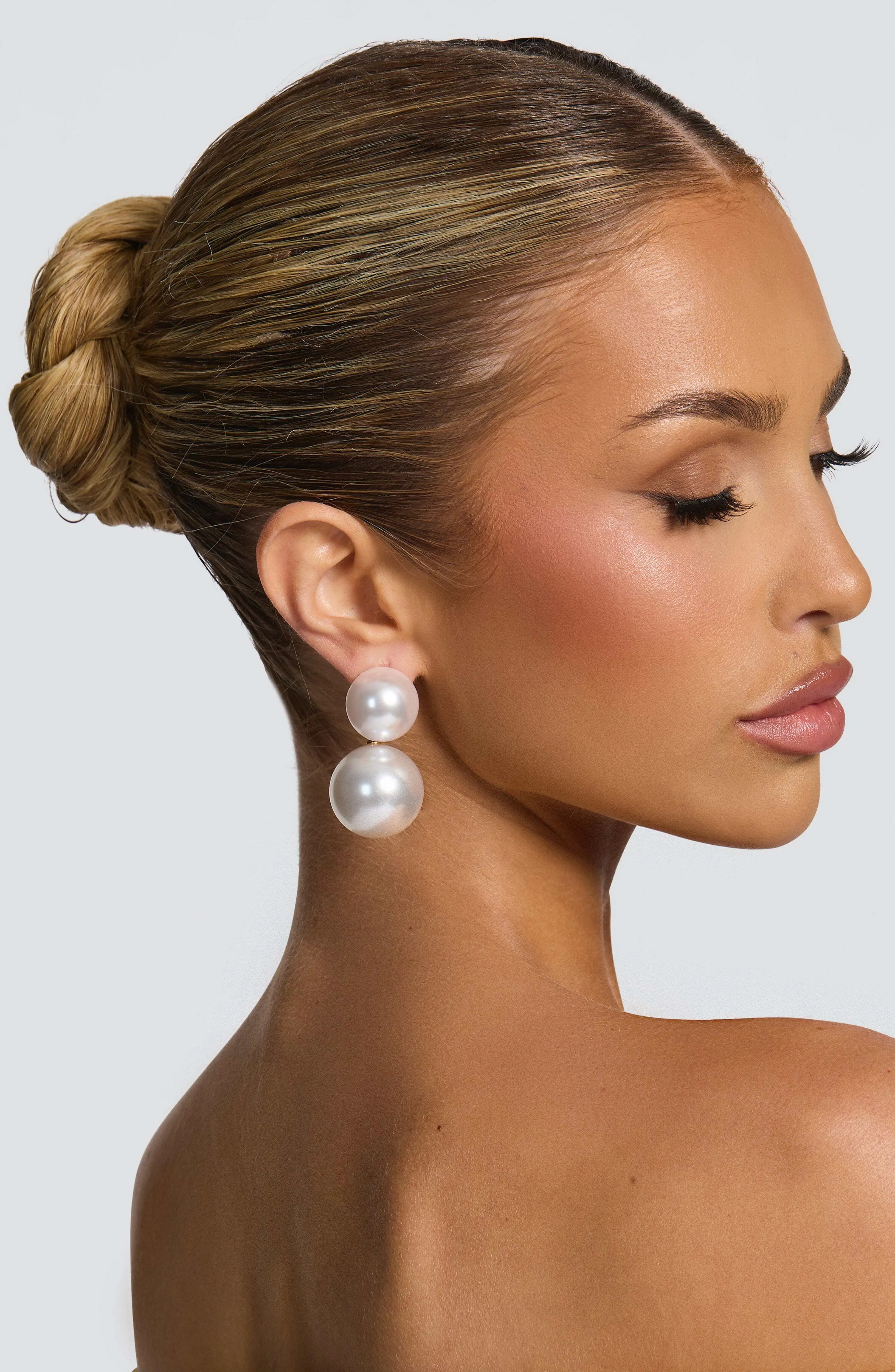 Aria Earrings - Pearl - Image 2